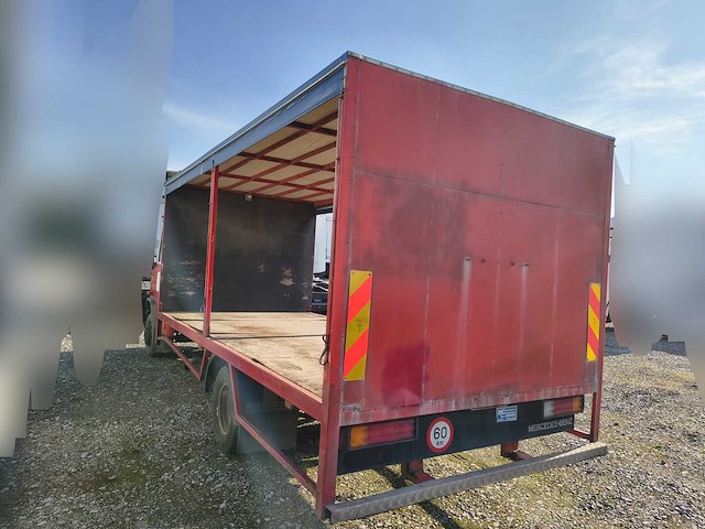 1989 mercedes 709d vrachtwagen - afbeelding 15 van  27