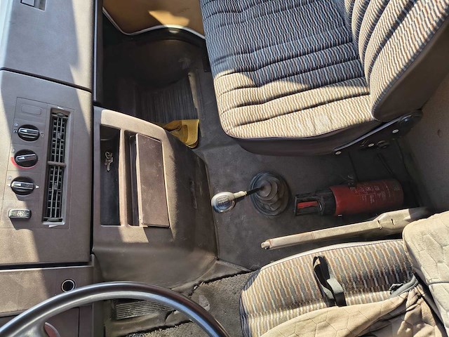1989 mercedes 709d vrachtwagen - afbeelding 18 van  27
