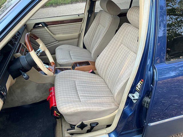 1989 mercedes-benz w124 e230 oldtimer - afbeelding 22 van  82