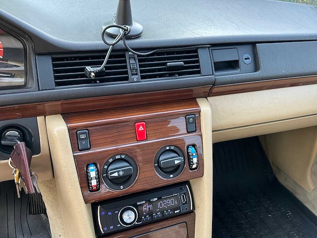 1989 mercedes-benz w124 e230 oldtimer - afbeelding 32 van  82