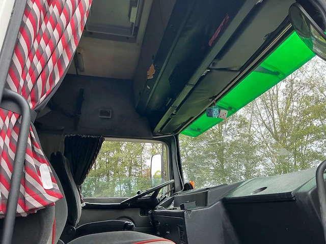 1989 volvo f10 globetrotter vrachtwagen - afbeelding 44 van  71
