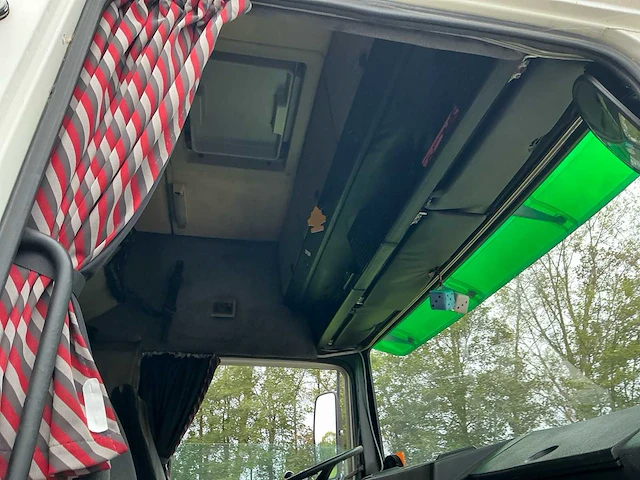 1989 volvo f10 globetrotter vrachtwagen - afbeelding 45 van  71