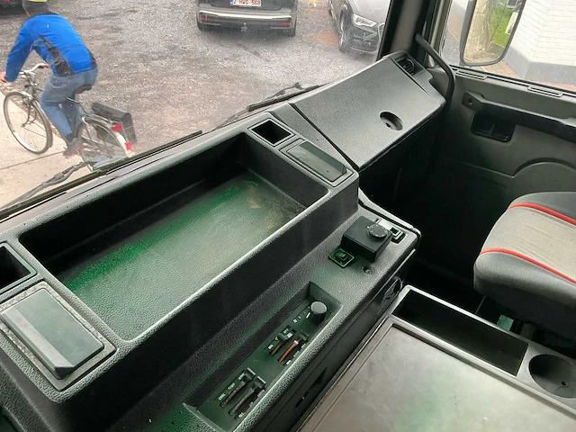 1989 volvo f10 globetrotter vrachtwagen - afbeelding 54 van  71