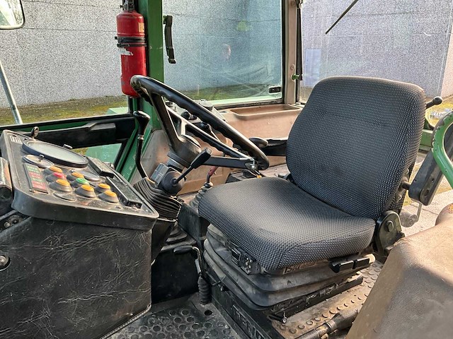 1990 fendt favoriet 615 lsa turbomatic e vierwielaangedreven landbouwtractor - afbeelding 5 van  17