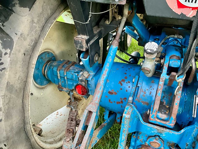 1990 ford 4630 2-wielaangedreven tractor - afbeelding 16 van  32