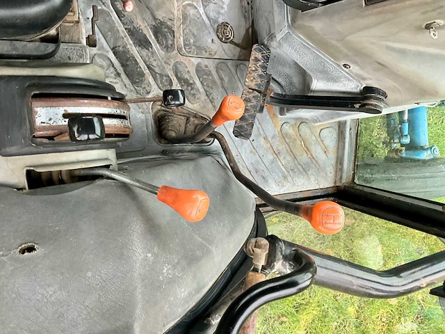 1990 ford 4630 2-wielaangedreven tractor - afbeelding 24 van  32