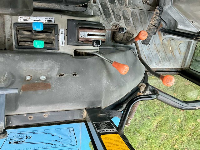 1990 ford 4630 2-wielaangedreven tractor - afbeelding 25 van  32