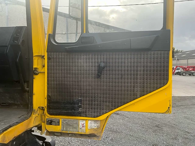 1990 man m18f man m18 f 4x2 hydraulische tipper – inclusief open tipper – 18,3 t – diesel – apk geldig tot 29/10/2026 - afbeelding 4 van  26