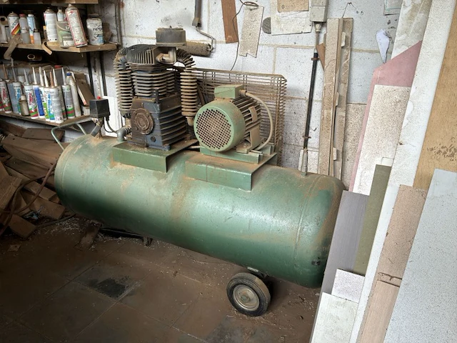 1990 mobiele zuigercompressor - afbeelding 1 van  6