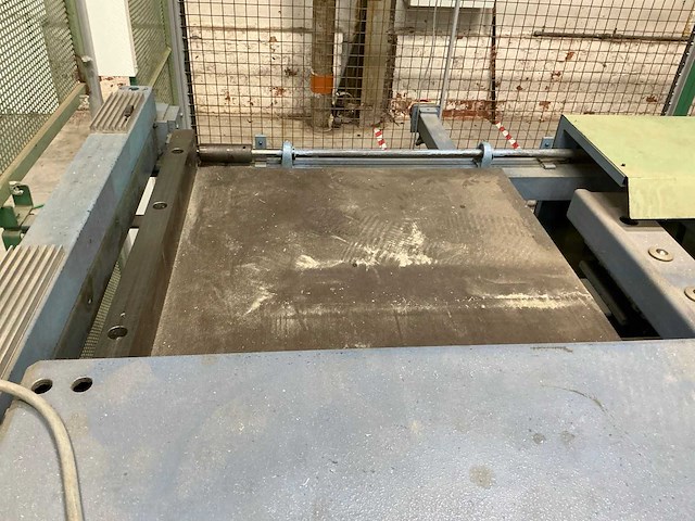 1990 smid platen opdeelzaagmachine - afbeelding 23 van  24