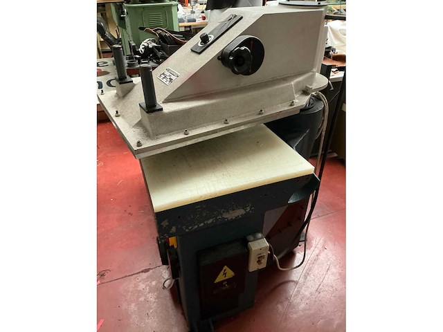 1990 van oversteeg se25 leder zwenkarmstans (uitsnijmachine) - afbeelding 1 van  7