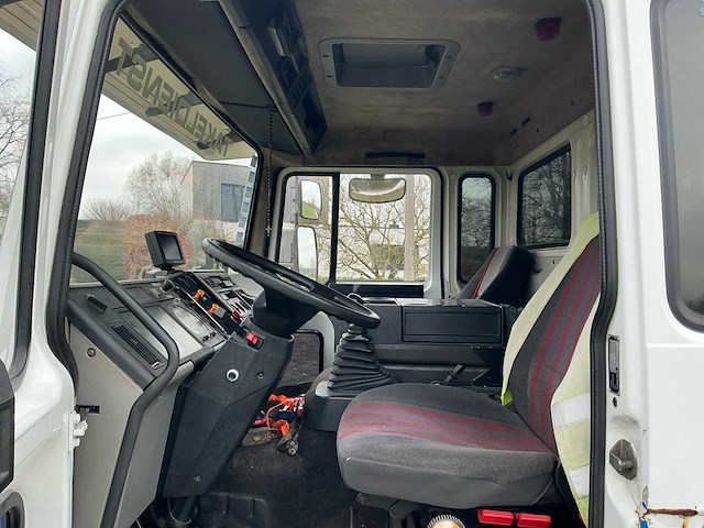 1990 volvo fl6 turbo takelwagen met kraan - afbeelding 4 van  57