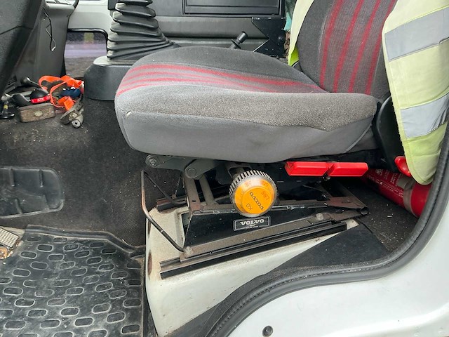 1990 volvo fl6 turbo takelwagen met kraan - afbeelding 6 van  56