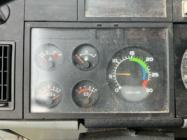 1990 volvo fl6 turbo takelwagen met kraan - afbeelding 8 van  56