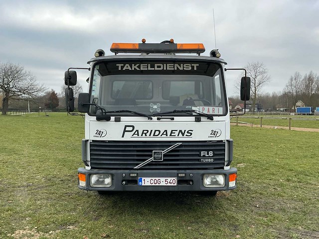 1990 volvo fl6 turbo takelwagen met kraan - afbeelding 1 van  56