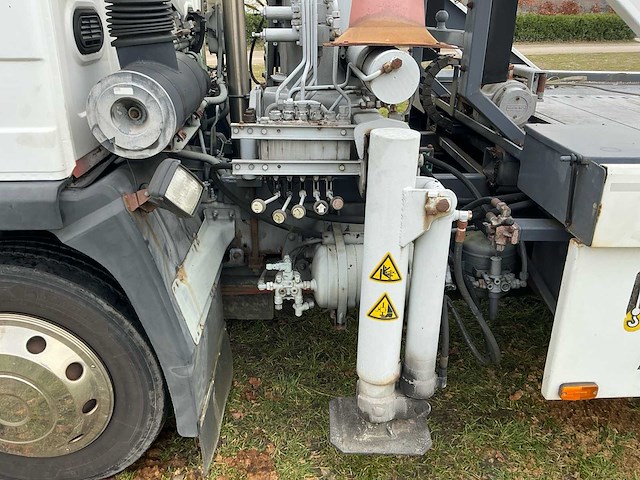 1990 volvo fl6 turbo takelwagen met kraan - afbeelding 19 van  56