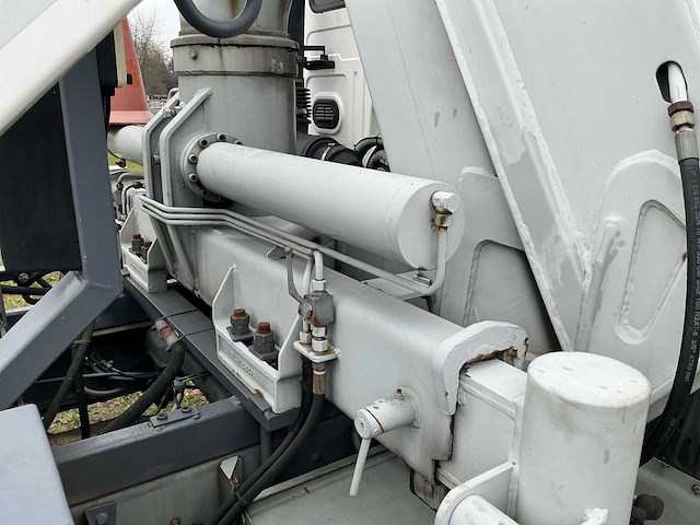 1990 volvo fl6 turbo takelwagen met kraan - afbeelding 30 van  56