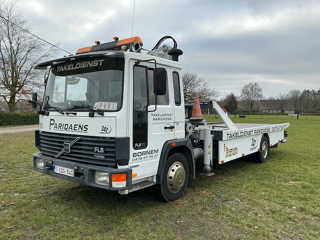 1990 volvo fl6 turbo takelwagen met kraan - afbeelding 1 van  56