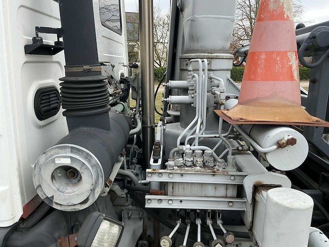 1990 volvo fl6 turbo takelwagen met kraan - afbeelding 20 van  56