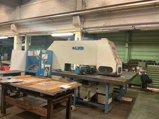 1991 lvd omega-i cnc ponsmachine - afbeelding 1 van  14