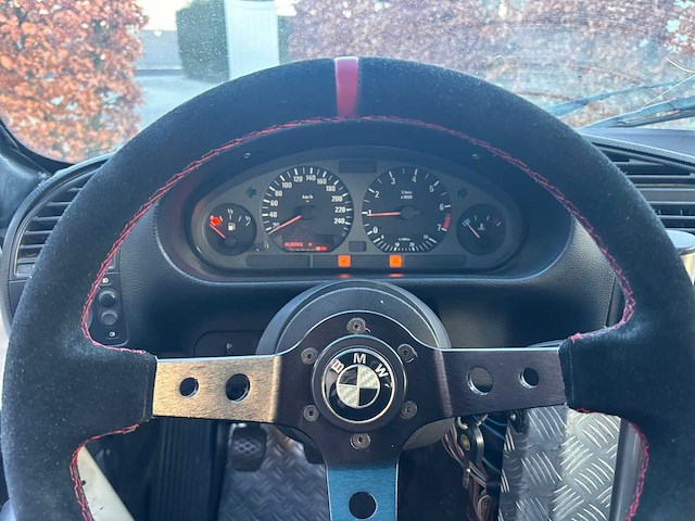 1992 bmw 325i coupé circuitwagen - afbeelding 16 van  35