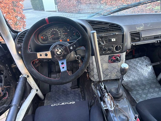 1992 bmw 325i coupé circuitwagen - afbeelding 18 van  35