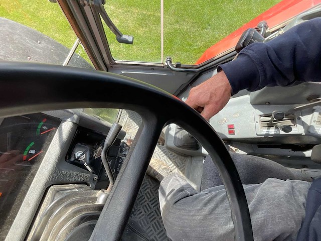 1992 massey ferguson 3690 vierwielaangedreven landbouwtractor - afbeelding 5 van  26