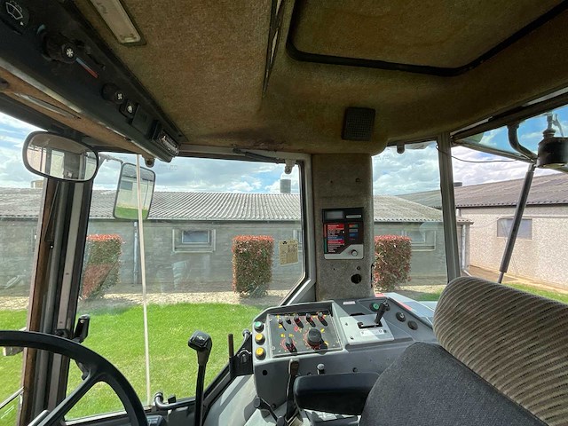 1992 massey ferguson 3690 vierwielaangedreven landbouwtractor - afbeelding 8 van  26