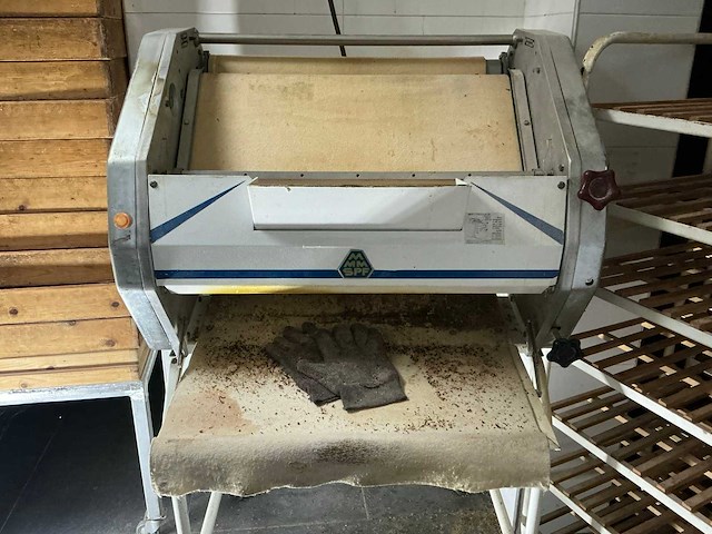 1992 mmm-spf verrijdbaar stokbrood vormmachine - afbeelding 1 van  4