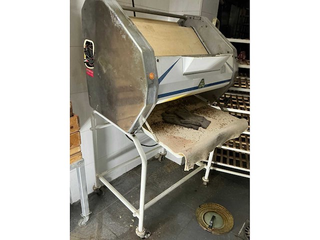 1992 mmm-spf verrijdbaar stokbrood vormmachine - afbeelding 2 van  4