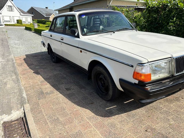 1992 volvo 240 gl personenauto/oldtimer - afbeelding 34 van  59