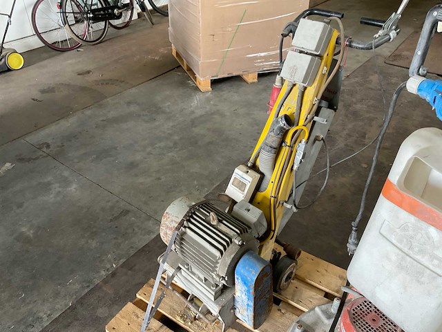 1992 von arx va25 betonfrees - afbeelding 2 van  6