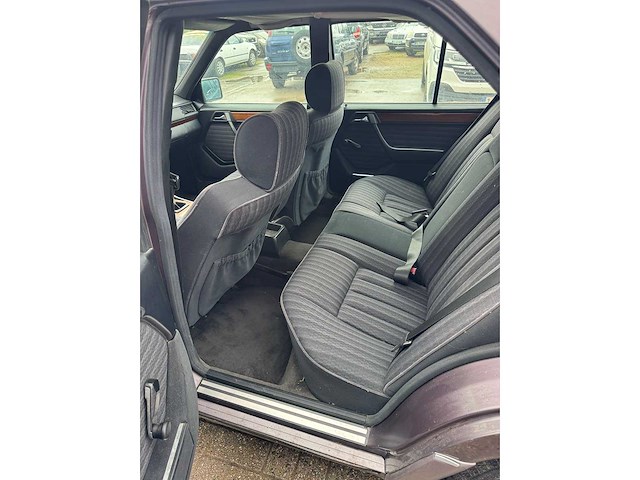 1993 - mercedes - 250d - w124 - car - afbeelding 17 van  19