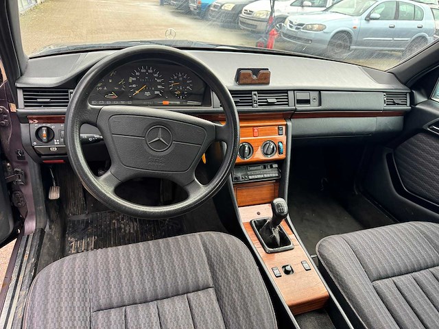 1993 - mercedes - 250d - w124 - car - afbeelding 18 van  19