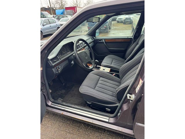 1993 - mercedes - 250d - w124 - car - afbeelding 19 van  19