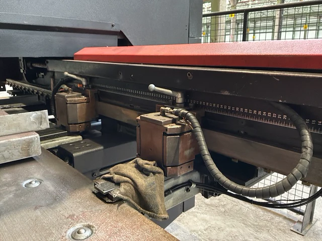 1993 amada arcade 210 cnc gereviseerd pons- én nibbelmachine - afbeelding 3 van  18