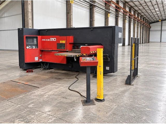 1993 amada arcade 210 cnc gereviseerd pons- én nibbelmachine - afbeelding 1 van  18
