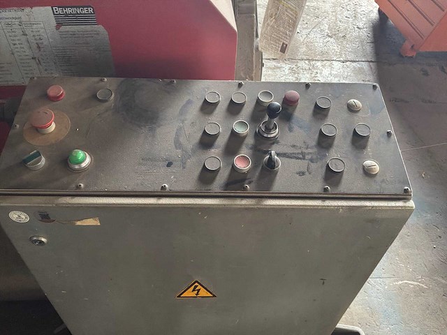 1993 behringer hbp360n metalen horizontale bandzaagmachine - afbeelding 1 van  3