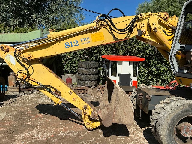 1993 etec 812 banden graafmachine - afbeelding 1 van  3