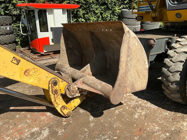 1993 etec 812 banden graafmachine - afbeelding 2 van  3