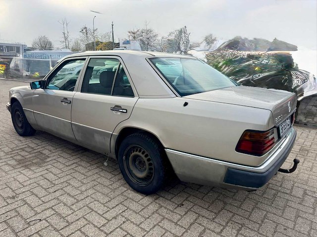 1993 mercedes 250d sedan - 5-cilinder diesel - afbeelding 4 van  12