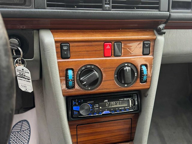 1993 mercedes 250d sedan - 5-cilinder diesel - afbeelding 10 van  12