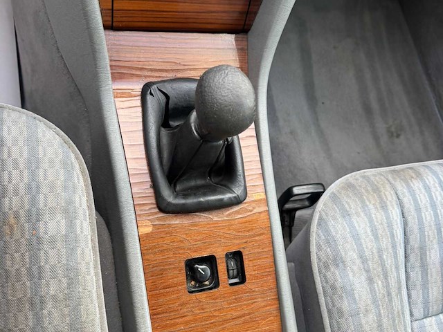 1993 mercedes 250d sedan - 5-cilinder diesel - afbeelding 12 van  12