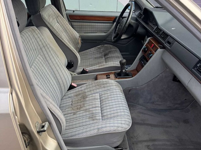 1993 mercedes 250d sedan - 5-cilinder diesel - afbeelding 2 van  6