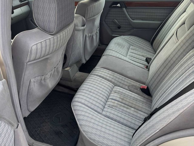 1993 mercedes 250d sedan - 5-cilinder diesel - afbeelding 3 van  6