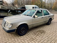 1993 mercedes 250d sedan - 5-cilinder diesel - afbeelding 1 van  6