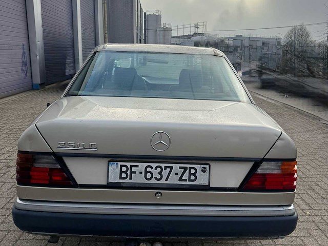 1993 mercedes 250d sedan - 5-cilinder diesel - afbeelding 4 van  6
