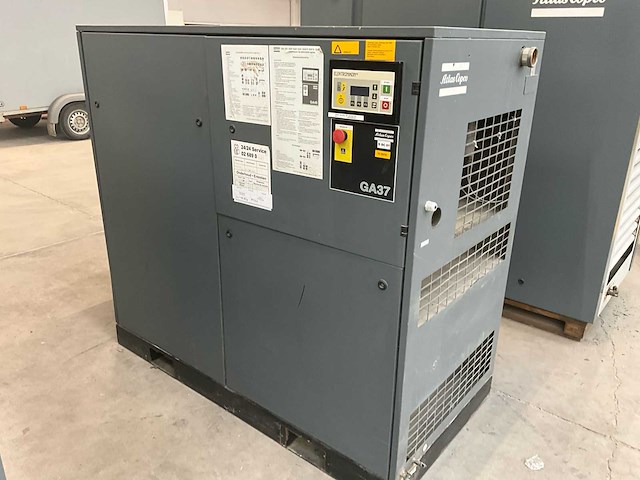 1995 atlas copco ga37 - schroefcompressor - afbeelding 1 van  8