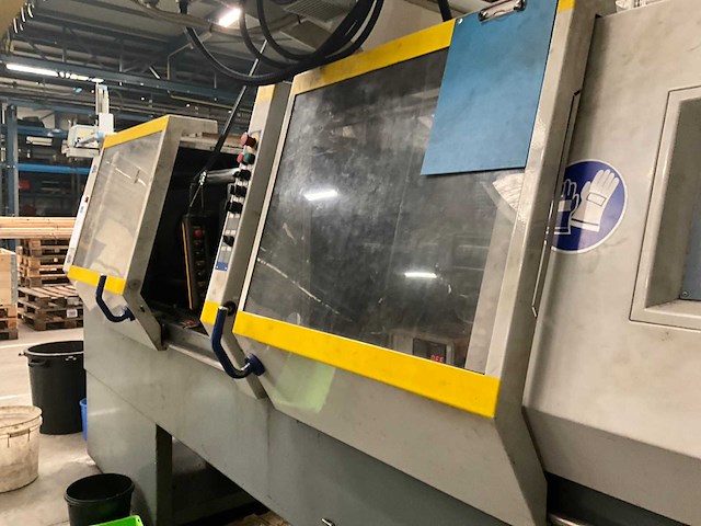 1995 battenfield ba 800 cdc spuitgietmachine met robotarm star - afbeelding 9 van  11