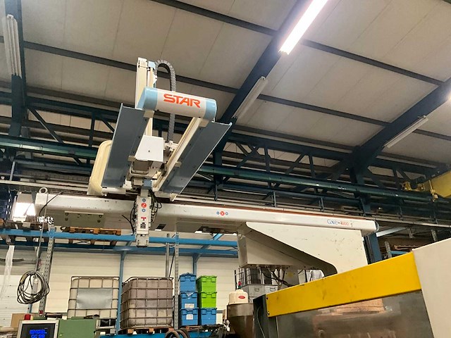 1995 battenfield spuitgietmachine met robotarm star - afbeelding 1 van  4